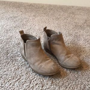 Cute dolcetta tan booties girls size 1. Smoke free home